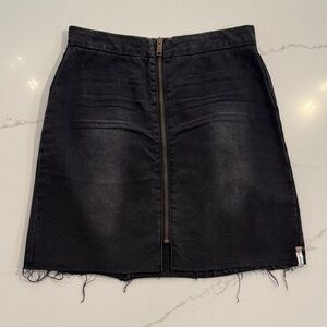 Sleek Black Zippered Mini Skirt